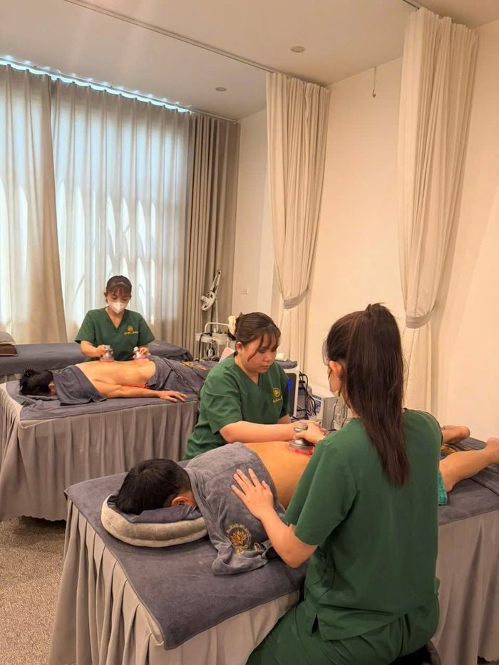 Đội ngũ kỹ thuật viên trị liệu